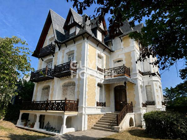 APPARTEMENT 2 PIECES DEAUVILLE - CHARME ET HISTOIRE  !