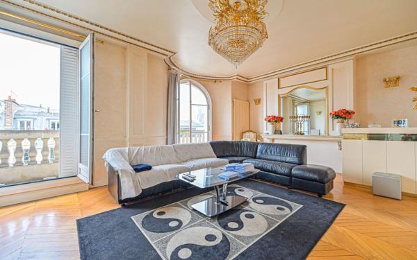 Appartement à vendre    4 pièces • 143,62 m2 Paris 10