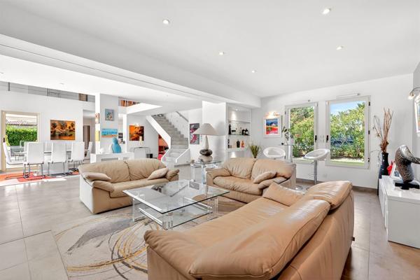 Vente Villa de luxe Mouans-Sartoux 8 Pièces 223 m²