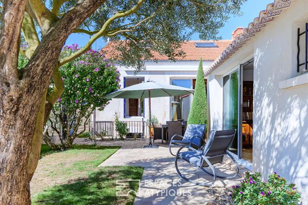 Échoppe de charme et son jardin secret avec piscine