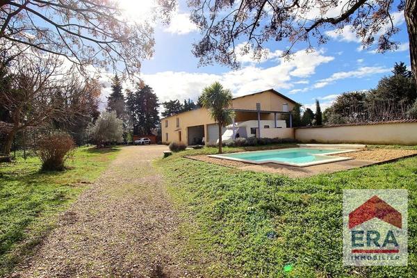 Maison à vendre à Carpentras - 3 chambres - 142m² habitables - Hangar - Piscine