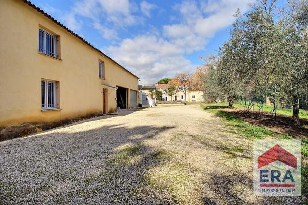 Maison à vendre à Carpentras - 3 chambres - 142m² habitables - Hangar - Piscine