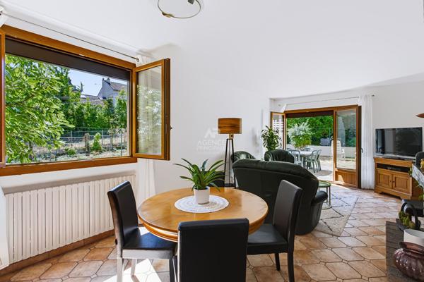 CHAVILLE- Rive Droite- Maison familiale possibilité 6 chambres. 890 000 € **  - Référence  742-C