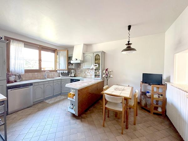 CHAVILLE- Rive Droite- Maison familiale possibilité 6 chambres. 890 000 € **  - Référence  742-C