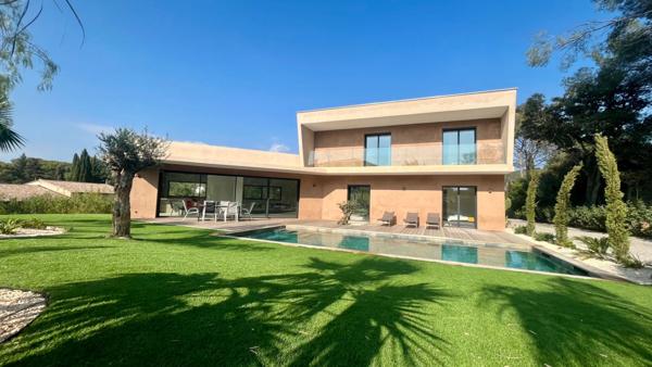 Villa Saint Raphael 7 pièce(s) 288 m2