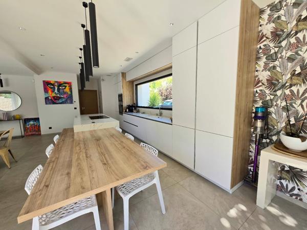 Chateau gombert (13013) MAISON CONTEMPORAINE DE 2021 - GARANTIE DECENNALE - PISCINE - PRESTATIONS EXCEPTIONNELLES