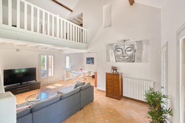 Grande maison de caractère avec grand jardin arboré