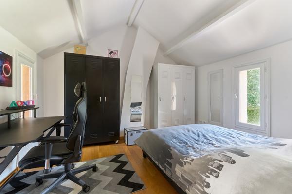 Grande maison de caractère avec grand jardin arboré