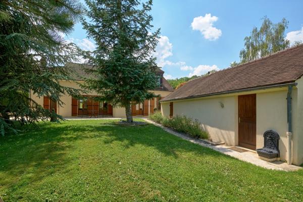 Grande maison de caractère avec grand jardin arboré