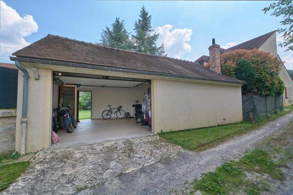 Grande maison de caractère avec grand jardin arboré