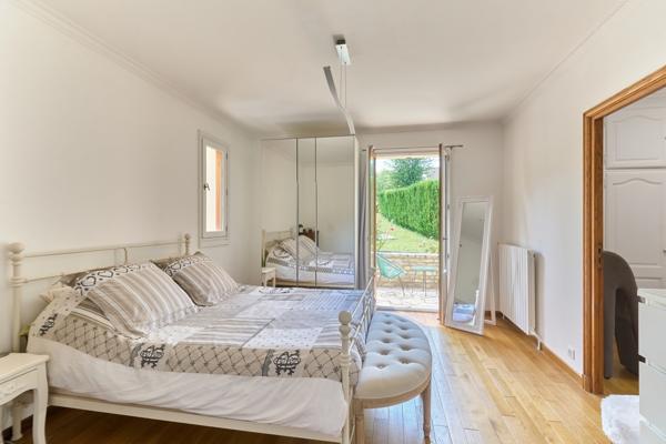 Grande maison de caractère avec grand jardin arboré