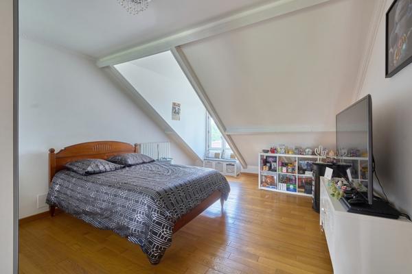 Grande maison de caractère avec grand jardin arboré