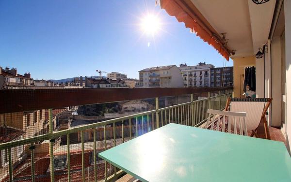 Appartement à vendre    3 pièces • 77 m2 Marseille 5
