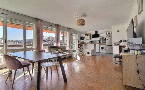 Appartement à vendre    3 pièces • 77 m2 Marseille 5