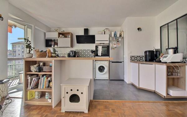 Appartement à vendre    3 pièces • 77 m2 Marseille 5