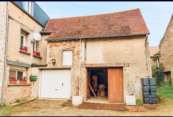 Maison de ville de 157m² avec potentiel local professionnel et dépendances, jardin 90 950 €