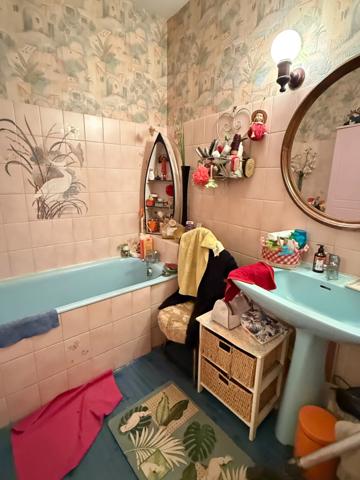 Maison de ville de 157m² avec potentiel local professionnel et dépendances, jardin 90 950 €