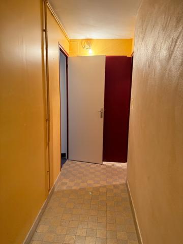 Maison de ville de 157m² avec potentiel local professionnel et dépendances, jardin 90 950 €