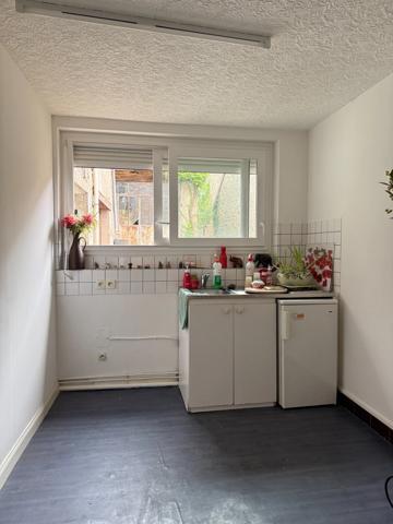 Maison de ville de 157m² avec potentiel local professionnel et dépendances, jardin 90 950 €