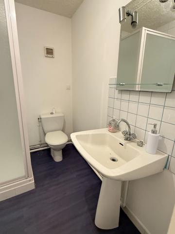 Maison de ville de 157m² avec potentiel local professionnel et dépendances, jardin 90 950 €