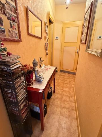 Maison de ville de 157m² avec potentiel local professionnel et dépendances, jardin 90 950 €