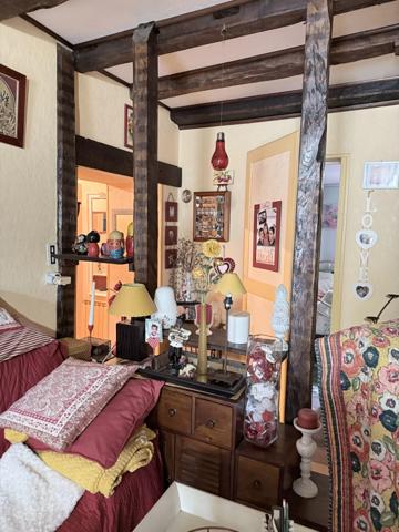 Maison de ville de 157m² avec potentiel local professionnel et dépendances, jardin 90 950 €