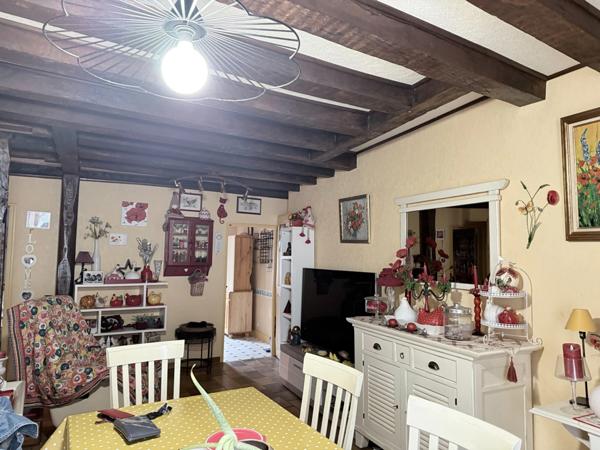 Maison de ville de 157m² avec potentiel local professionnel et dépendances, jardin 90 950 €