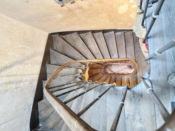 Maison de ville de 157m² avec potentiel local professionnel et dépendances, jardin 90 950 €