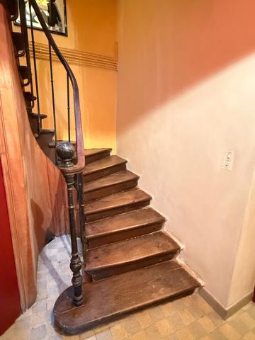 Maison de ville de 157m² avec potentiel local professionnel et dépendances, jardin 90 950 €