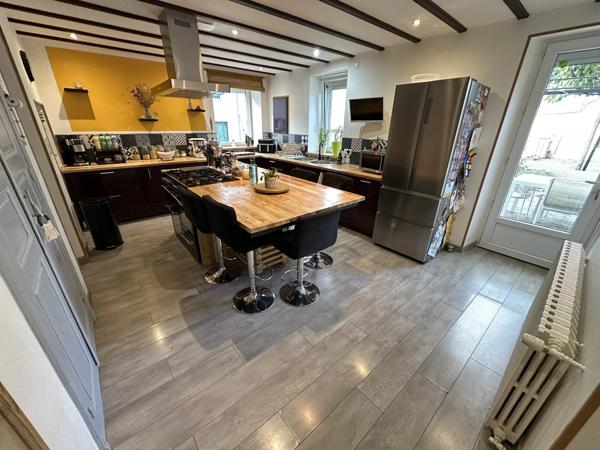 Maison de caractère de 181 m²à Saint-Sauveur, rénovée, avec grenier à finir d'aménager