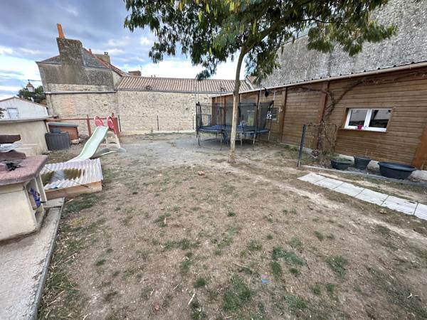 Maison de caractère de 181 m²à Saint-Sauveur, rénovée, avec grenier à finir d'aménager