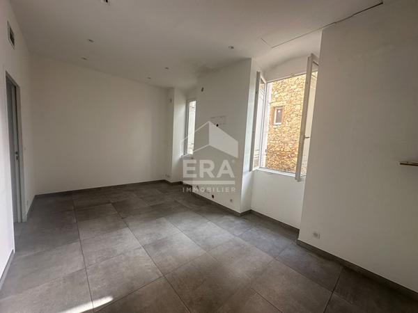 A VENDRE 83470 SAINT MAXIMIN LA SAINTE BAUME IMMEUBLE SUR DEUX ETAGES 145 M² AVEC ASCENCEUR DEUX CAVES