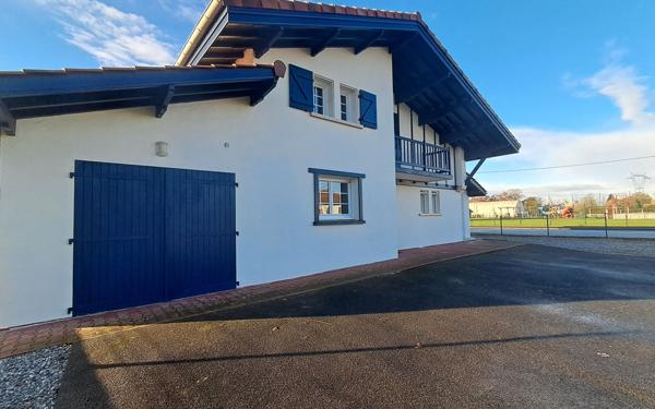 Maison à louer    6 pièces •  Urt