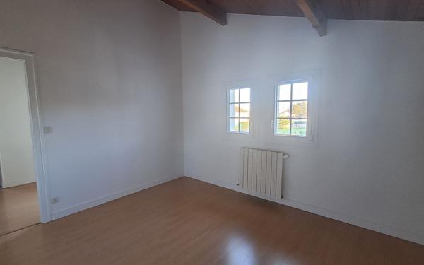 Maison à louer    6 pièces •  Urt