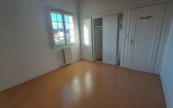 Maison à louer    6 pièces •  Urt