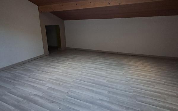 Maison à louer    6 pièces •  Urt