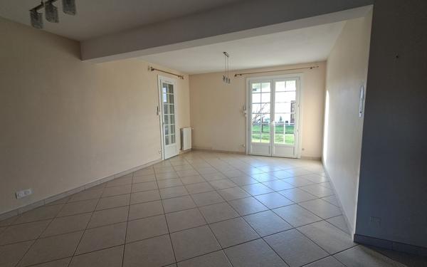 Maison à louer    6 pièces •  Urt