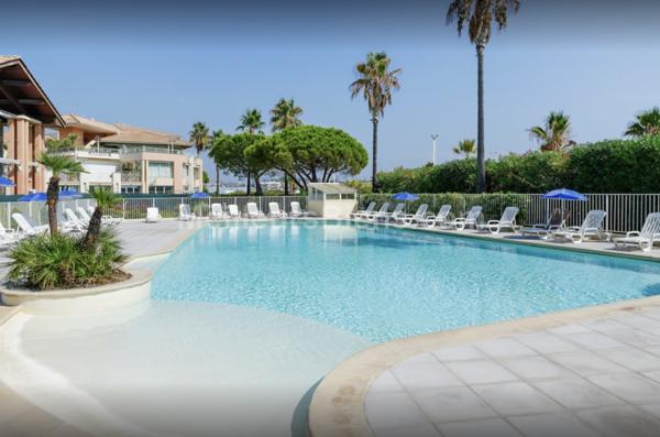 PORT FREJUS - APPARTEMENT T3 61m2 dans résidence avec piscine & accès direct plage