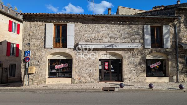 Bâtisse du XVIII siècle composé d'un local commercial et appartement