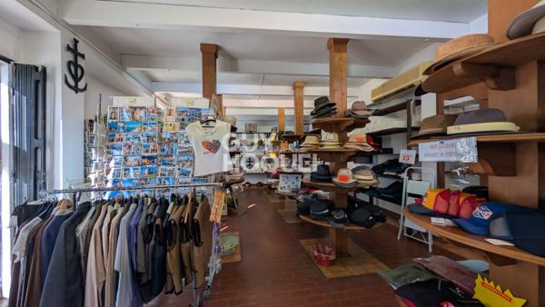 Bâtisse du XVIII siècle composé d'un local commercial et appartement