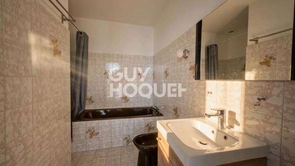 Bâtisse du XVIII siècle composé d'un local commercial et appartement