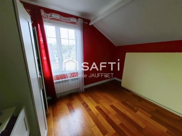 Quartier résidentiel maison non mitoyenne sur ssol