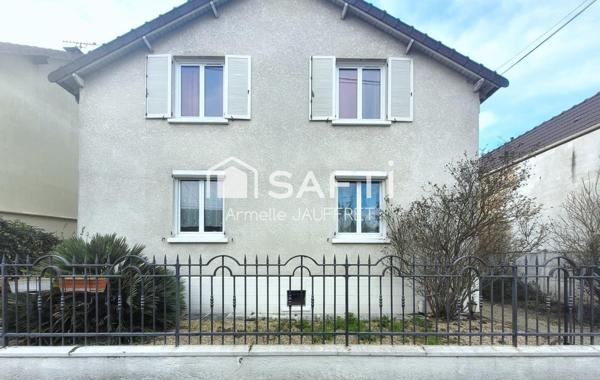 Quartier résidentiel maison non mitoyenne sur ssol
