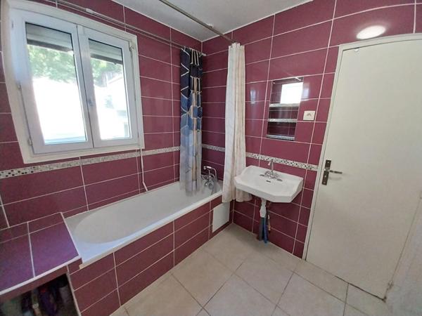 Maison Meulan En Yvelines 2 chambres, jardin, dépendance