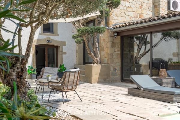 Maison de caractère avec piscine et jardin intimiste