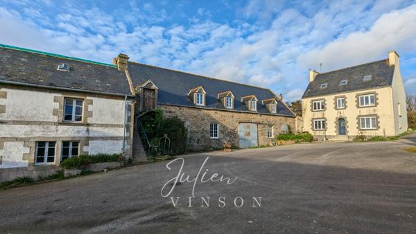 PLONEVEZ-PORZAY MAISON 170 m2 avec 6 CHAMBRES DEPENDANCES EN PIERRES