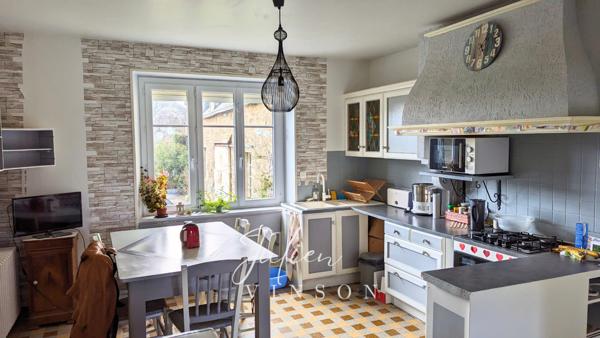 PLONEVEZ-PORZAY MAISON 170 m2 avec 6 CHAMBRES DEPENDANCES EN PIERRES