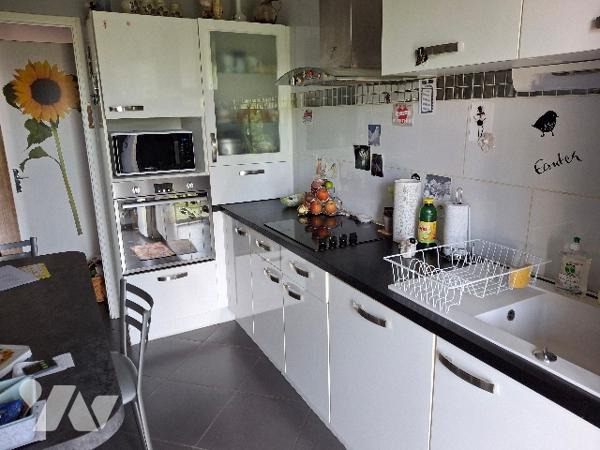 A Cosne-Cours-sur-Loire, au deuxième étage d'une copropriété située à environ 500 m du centre-ville,