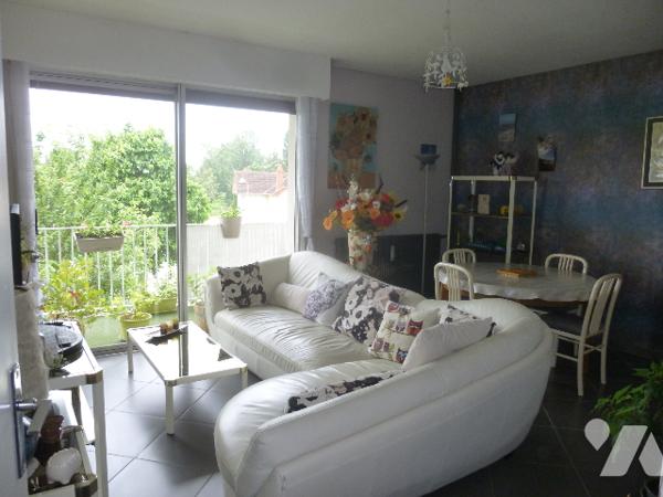 A Cosne-Cours-sur-Loire, au deuxième étage d'une copropriété située à environ 500 m du centre-ville,