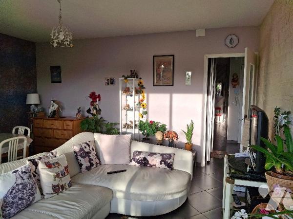 A Cosne-Cours-sur-Loire, au deuxième étage d'une copropriété située à environ 500 m du centre-ville,